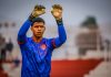 Vila Nova acerta empréstimo do goleiro Halls ao futebol japonês