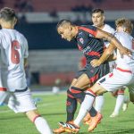 William Pottker em Botafogo-SP x Atlético-GO – 2ª rodada da Série B 2025