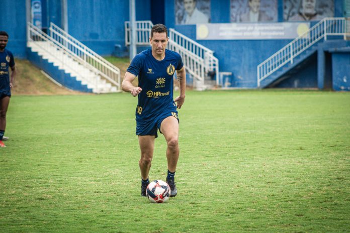 foto do jogador higor leite, meia da Aparecidense