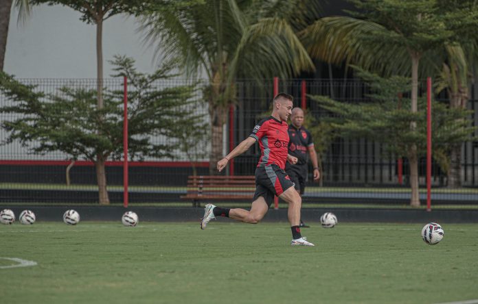 foto do meia ariel do atlético-go