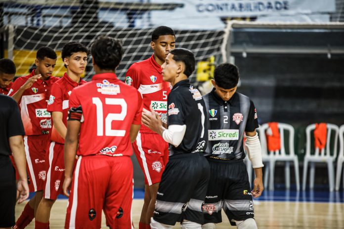 foto do time da serp na disputa da taça brasil de futsal sub-16