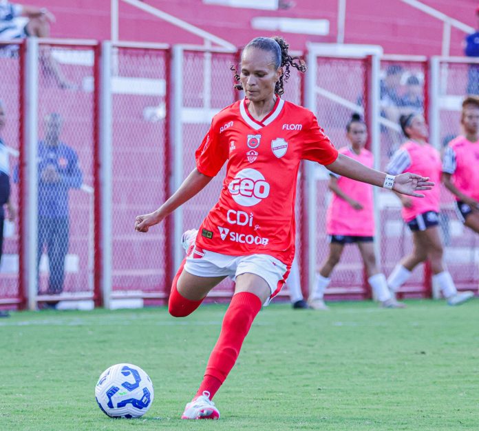foto de jogadora do vila nova para ilustrar matéria da copa do brasil de futebol feminino