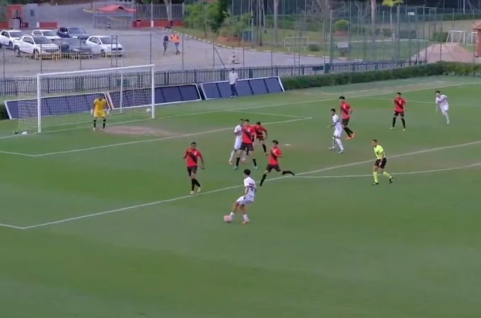 captura de tela da partida entre atlético-go e são paulo pelo brasileirão sub-17