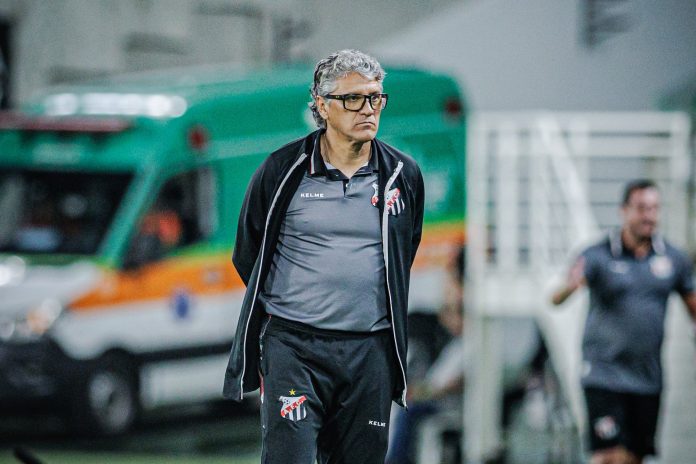 FOTO DO TREINADOR DO ANÁPOLIS FUTEBOL CLUBE, ÂNGELO LUIZ
