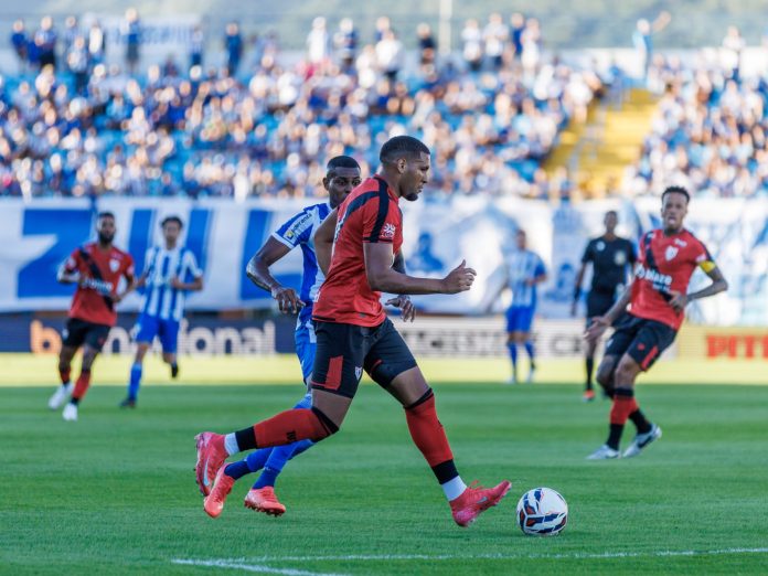 foto da partida entre avaí e atlético-go pela série b de 2025