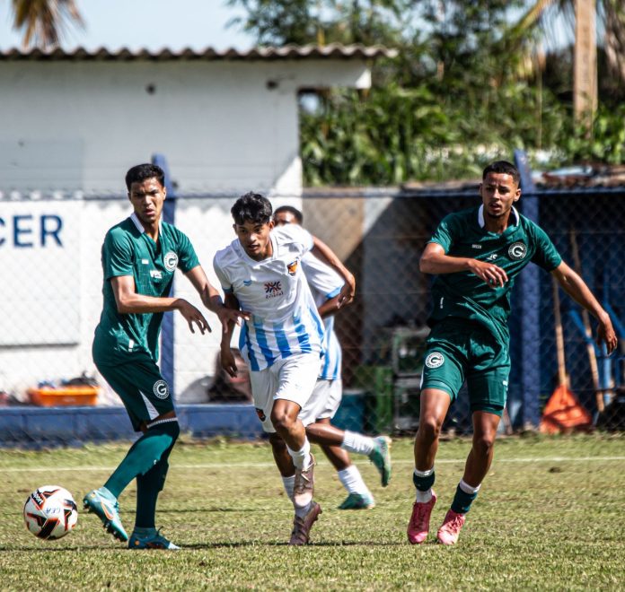 foto de partida entre grêmio anápolis e goiás pelo Goianão Sub-20