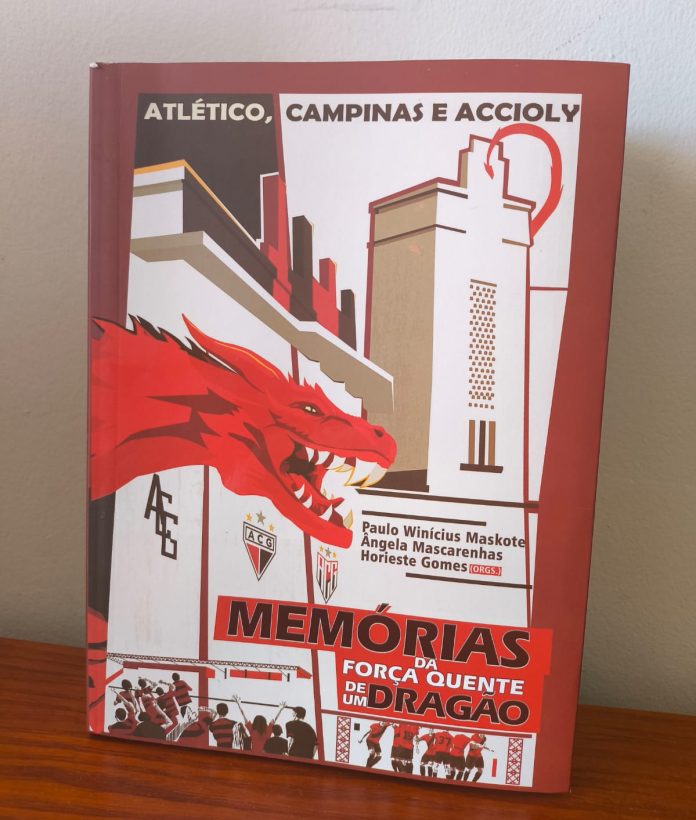 foto do livro contando a história do Atlético Clube Goianiense