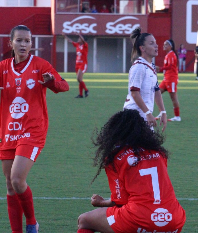 foto da vitória do vila nova pelo brasileirão feminino a3