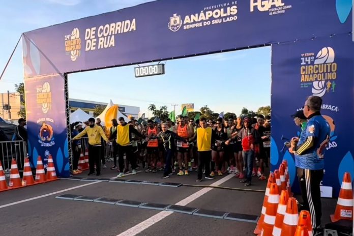 foto da largada da 4ª etapa do 14º Circuito Anapolino de Corrida de Rua