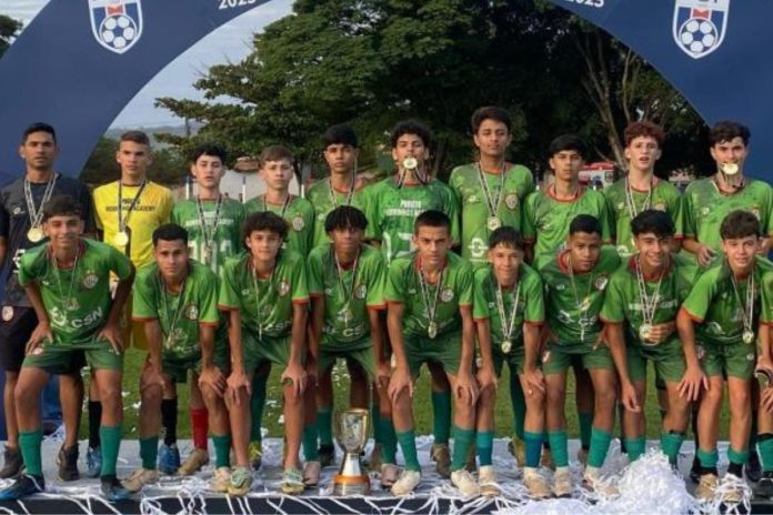 FOTO DA EQUIPE DO MORRINHOS CAMPEÃ DO GOIANÃO SUB-15 DA 3ª DIVISÃO
