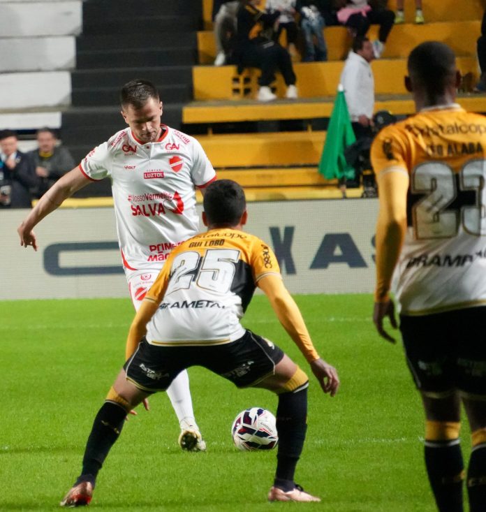 foto da partida entre criciúma e vila nova pela série b de 2025