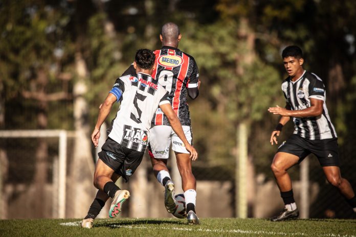 foto da partida entre goiânia e anápolis pela final do sub-20 da 2ª divisão