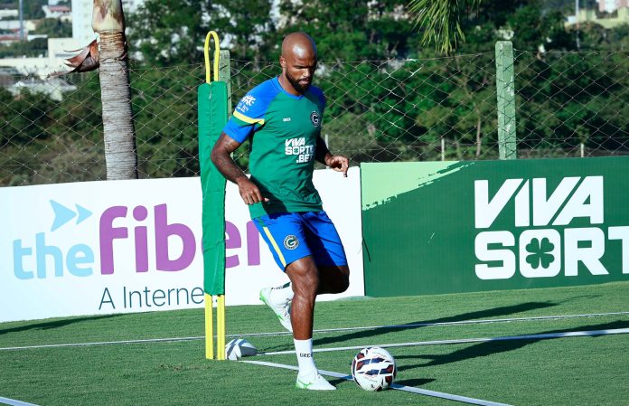 foto de messias, zagueiro do goiás esporte clube