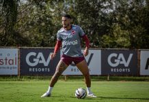 Lateral é baixa no Vila Nova para o duelo diante do Avaí; zagueiro retorna foto do jogador willian formiga do vila nova futebol clube