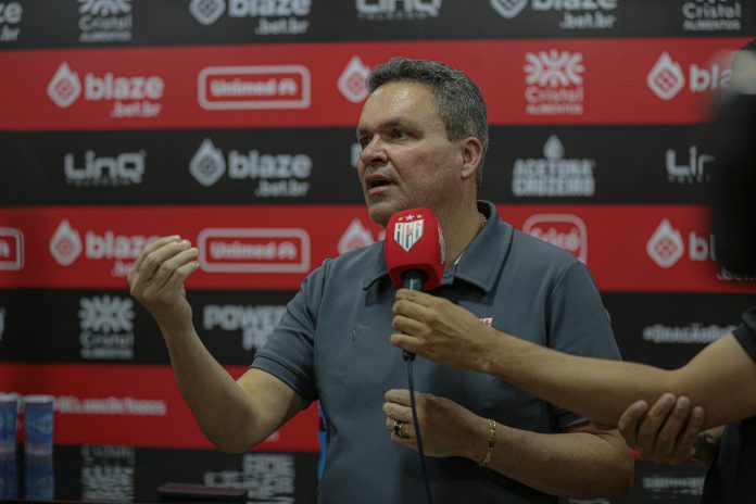 foto do presidente do atlético-go adson batista
