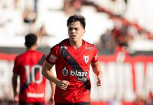 Atlético-GO sofre punição da FIFA devido a dívidas com atacante Alejo Cruz