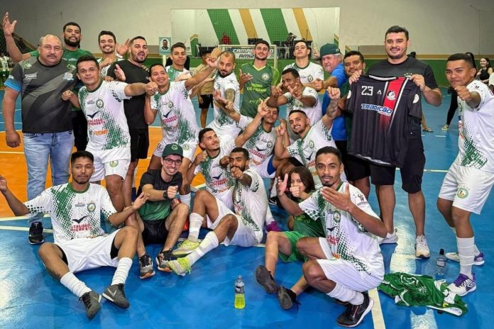 foto do time campeão do campeonato da amizade 2025: sacolão porangatu