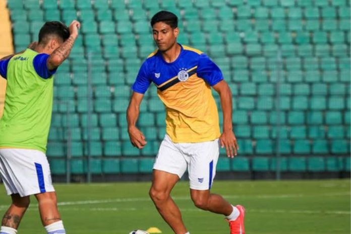 foto do lateral direito valdir júnior, reforço do atlético-go
