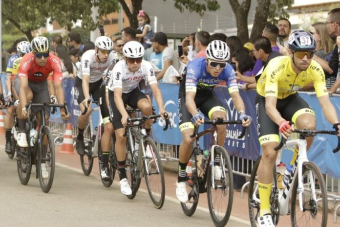 fotos de ciclista competindo em goiás