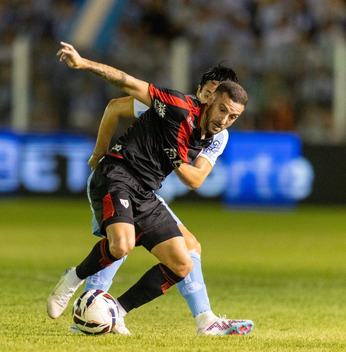 foto da partida entre paysandu e atlético-go pela série b