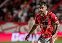 João Vieira celebra Vila Nova 100% e início de temporada com gol e assistências