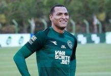Zagueiro Titi não atua mais pelo Goiás; atleta está acertado com o Juventude