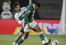 Em jogo de seis expulsões e muita confusão, Goiás empata com o Coritiba no Couto Pereira