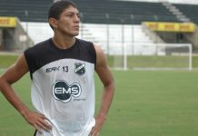 Após ser demitido do Botafogo-SP, volante ex-Goiás e Atlético-GO é anunciado pelo ABC