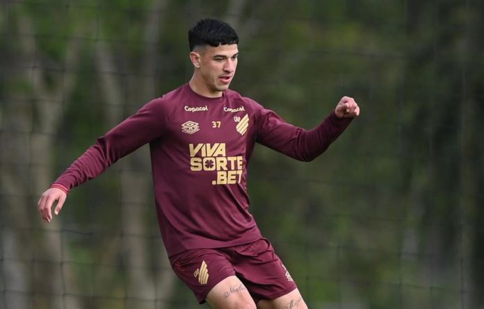 LUCAS EZQUIVEL FOTO JOSÉ TRAMONTIM CAP