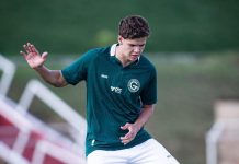 Goiás amplia contrato de zagueiro da base até o final de 2028