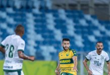 Com gol de falta e “lei do ex”, Goiás vence o Cuiabá e vai dormir no G-4 da Série B