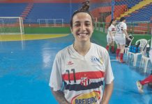 Após três anos afastada por grave lesão, Hellen volta a jogar e se emociona: “pensei que não conseguiria caminhar”