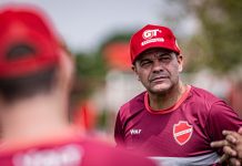 Louzer lamenta terceiro empate seguido do Vila e diz que é necessário mudanças em 2026