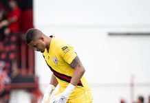 Com pouco espaço no Atlético-GO, goleiro deve ser emprestado para time da Série A