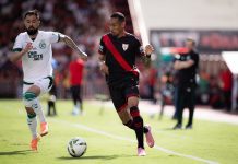 Jean Carlos sai do banco, marca no último lance e garante empate do Goiás contra o Atlético