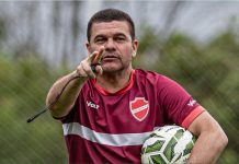 Apesar da vitória em estreia, Louzer afirma que Vila Nova tem erros a serem consertados