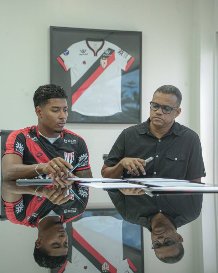 Matheus Índio assina com Atlético GO
