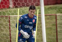 Após ir para o banco, goleiro Airton pede para ser negociado e não deve atuar mais no Vila