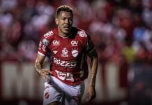 Ex-Vila Nova, atacante Clayton é anunciado por time da Champions League