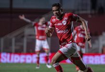 Elias se recupera de virose e será titular no Vila para o clássico; Hayner segue fora