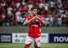 Prestes a completar 100 jogos pelo Vila, João Vieira se declara ao clube: “Grande identificação”