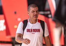 Louzer evita euforia após goleada e quer Vila concentrado para as quartas do Goianão