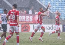 Vila Nova sofre gol com um minuto de jogo, mas vira e goleia a Jataiense no Olímpico