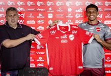 Apresentado no Vila, Caio Marcelo fala em “readaptação” ao futebol brasileiro após 7 temporadas fora