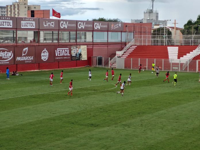 VILA NOVA X PÉROLAS NEGRAS FOTO TANDARA REIS ESPORTE GOIANO