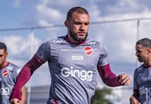 Após lesão no joelho, André Luís inicia transição no Vila Nova e deve retornar aos gramados em breve