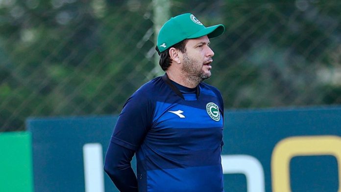 Apesar da sequência negativa e das quatro derrotas consecutivas na Série B, o técnico Daniel Paulista demonstrou confiança em uma reação do Goiás justamente no clássico contra o Vila Nova