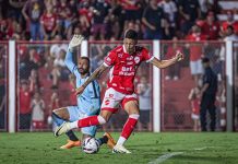 Goleiro Vladimir falha no fim, jovem Puskas aproveita e Vila Nova vira contra o Atlético
