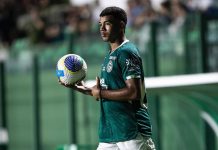 Goiás amplia contrato de lateral esquerdo e goleiro revelados na base