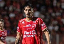 Enzo Bizzotto sofre lesão no tornozelo e desfalca o Vila Nova nos próximos jogos